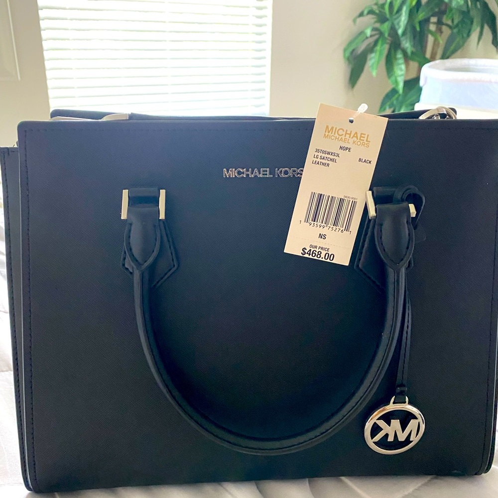 Brand new Michael kors black purse with additional strap